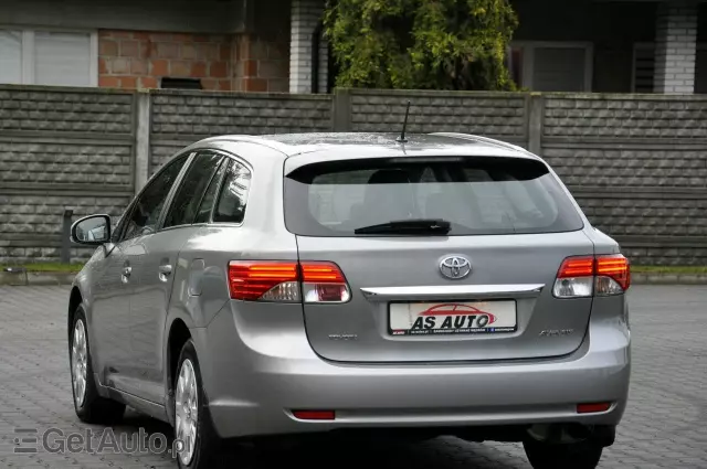 TOYOTA Avensis 1.8 Premium