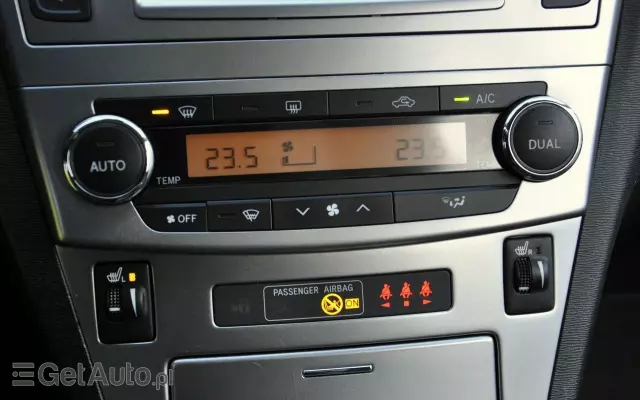TOYOTA Avensis 1.8 Premium