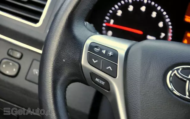 TOYOTA Avensis 1.8 Premium