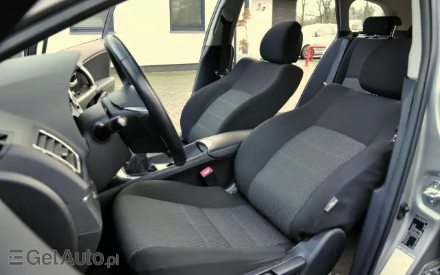 TOYOTA Avensis 1.8 Premium