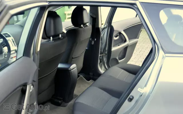 TOYOTA Avensis 1.8 Premium