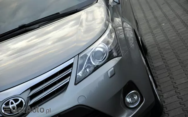 TOYOTA Avensis 1.8 Premium