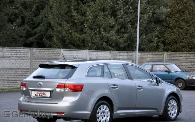 TOYOTA Avensis 1.8 Premium