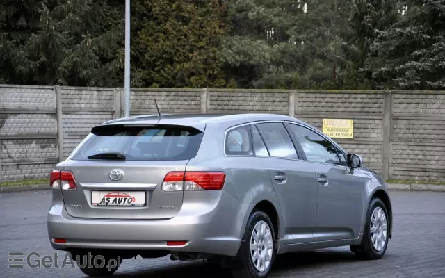 TOYOTA Avensis 1.8 Premium