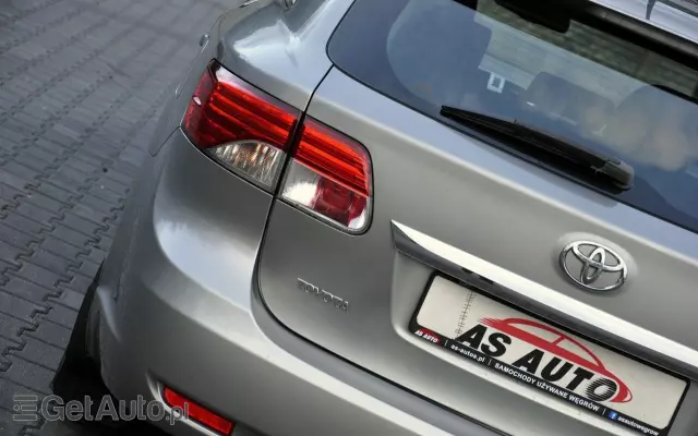 TOYOTA Avensis 1.8 Premium
