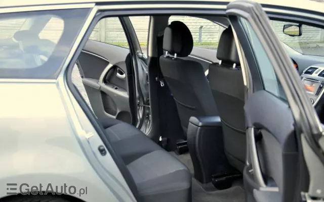 TOYOTA Avensis 1.8 Premium