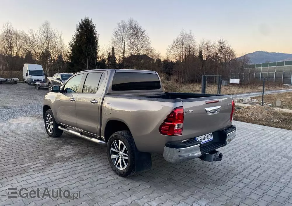 TOYOTA Hilux 2.4 D-4D Double Cab SR5 4x4
