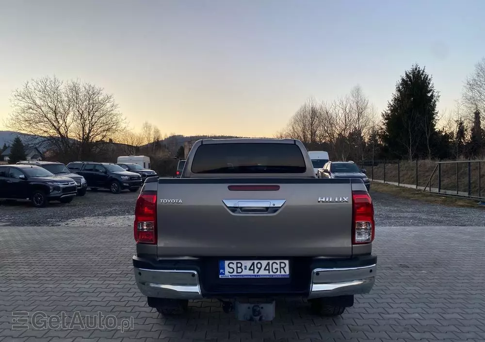 TOYOTA Hilux 2.4 D-4D Double Cab SR5 4x4