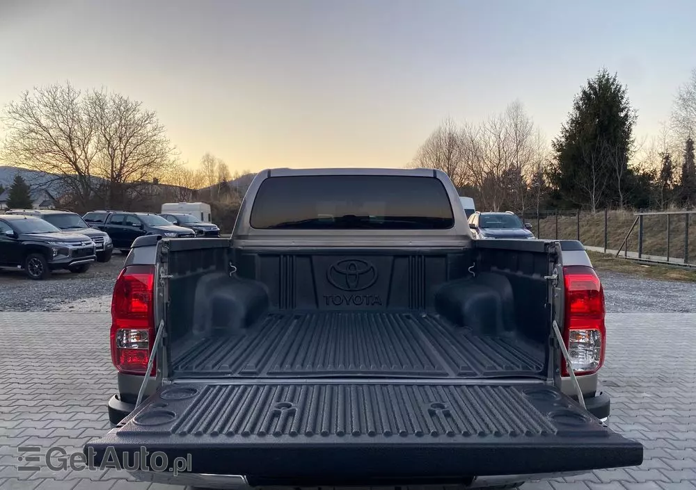 TOYOTA Hilux 2.4 D-4D Double Cab SR5 4x4