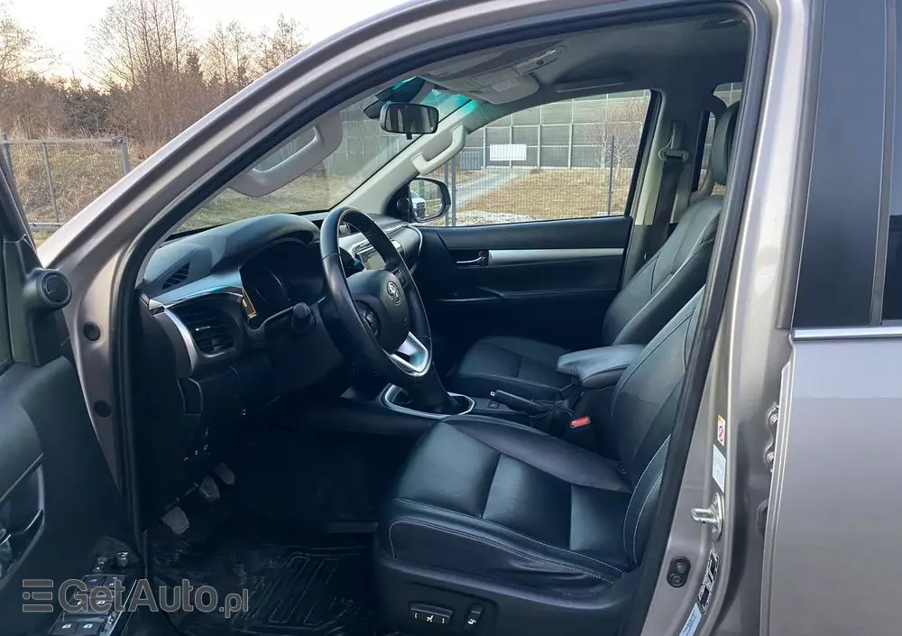 TOYOTA Hilux 2.4 D-4D Double Cab SR5 4x4