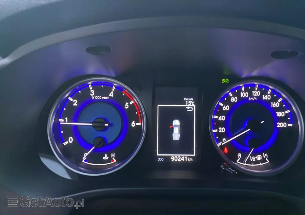 TOYOTA Hilux 2.4 D-4D Double Cab SR5 4x4