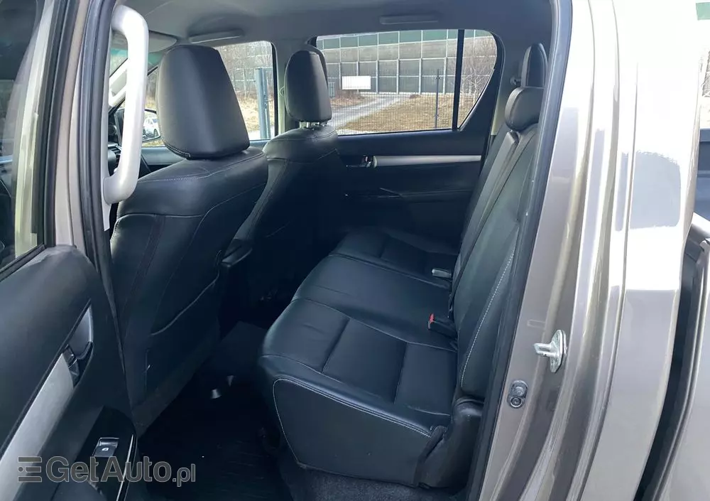 TOYOTA Hilux 2.4 D-4D Double Cab SR5 4x4
