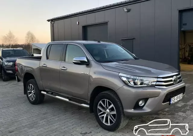 TOYOTA Hilux 2.4 D-4D Double Cab SR5 4x4