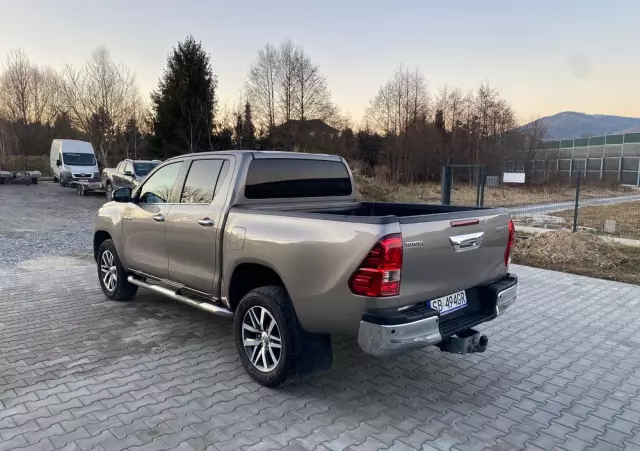 TOYOTA Hilux 2.4 D-4D Double Cab SR5 4x4