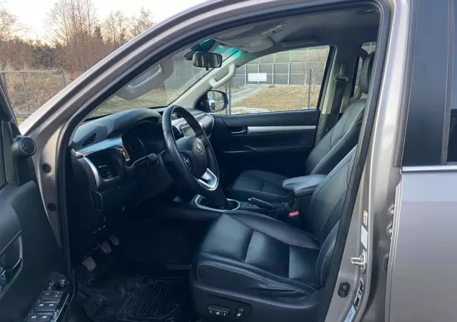 TOYOTA Hilux 2.4 D-4D Double Cab SR5 4x4