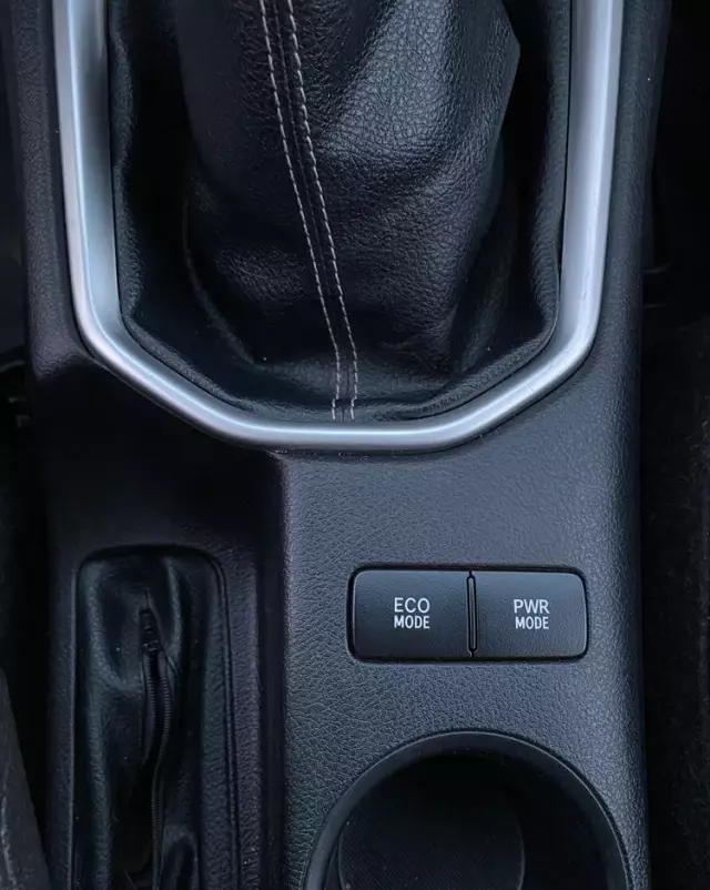 TOYOTA Hilux 2.4 D-4D Double Cab SR5 4x4