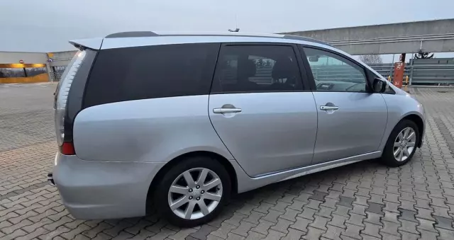 MITSUBISHI Grandis 