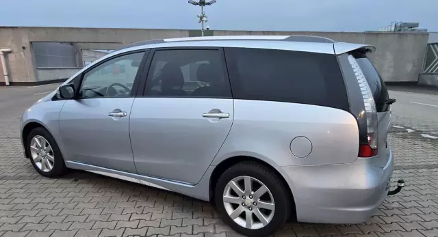 MITSUBISHI Grandis 