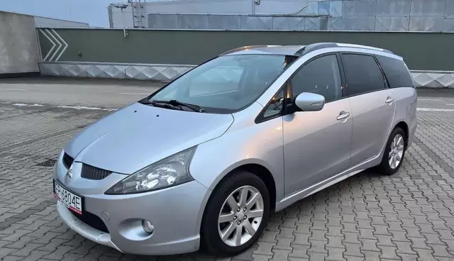 MITSUBISHI Grandis 