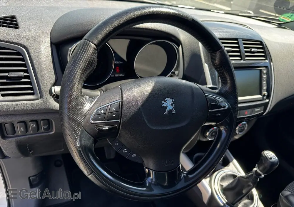 PEUGEOT 4008 