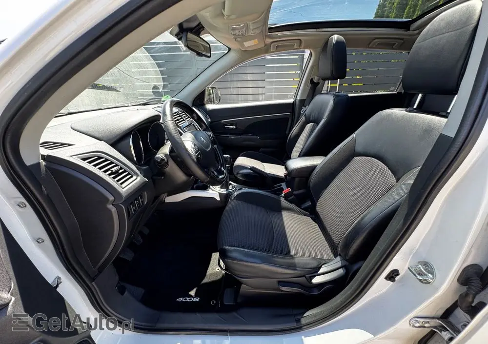 PEUGEOT 4008 