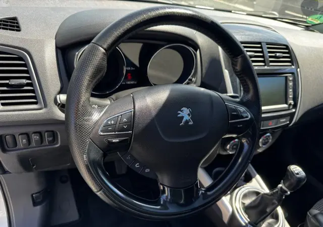 PEUGEOT 4008 