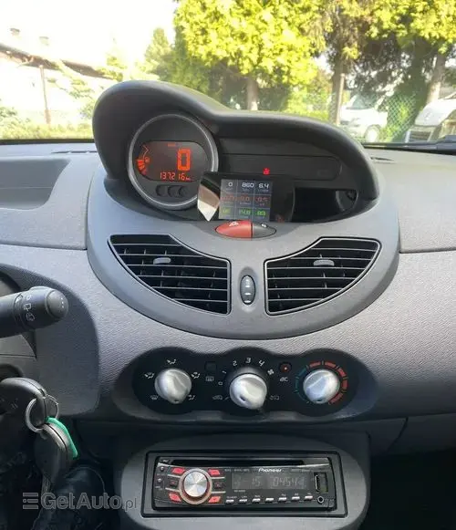 RENAULT Twingo 