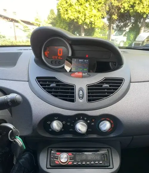 RENAULT Twingo 