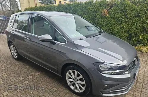 VOLKSWAGEN Golf Sportsvan 
