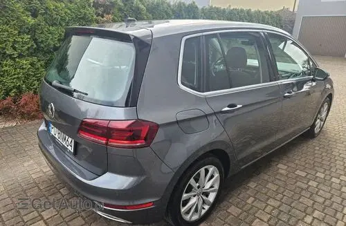 VOLKSWAGEN Golf Sportsvan 