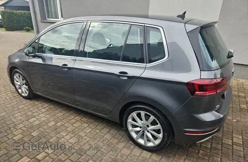 VOLKSWAGEN Golf Sportsvan 