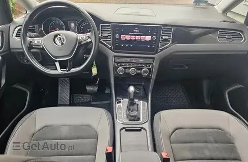 VOLKSWAGEN Golf Sportsvan 