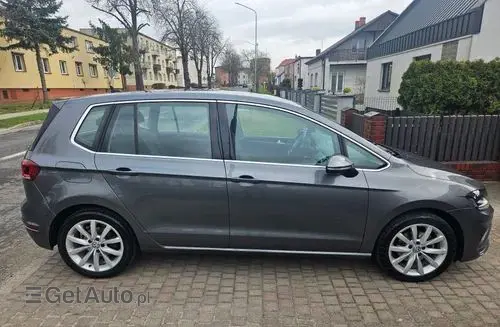 VOLKSWAGEN Golf Sportsvan 