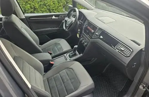 VOLKSWAGEN Golf Sportsvan 