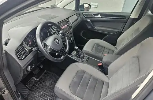 VOLKSWAGEN Golf Sportsvan 