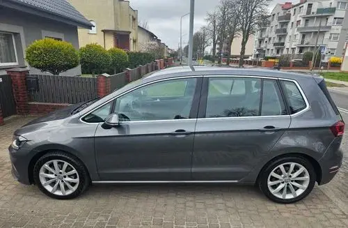 VOLKSWAGEN Golf Sportsvan 