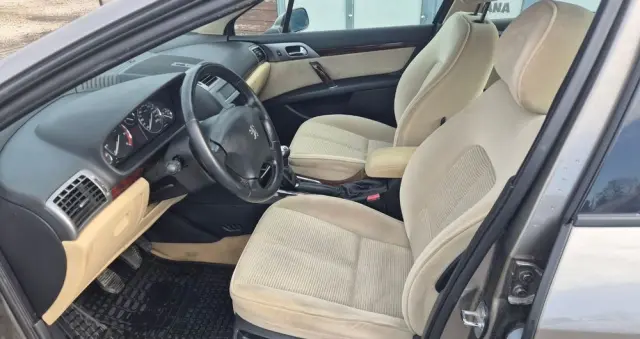 PEUGEOT 407 