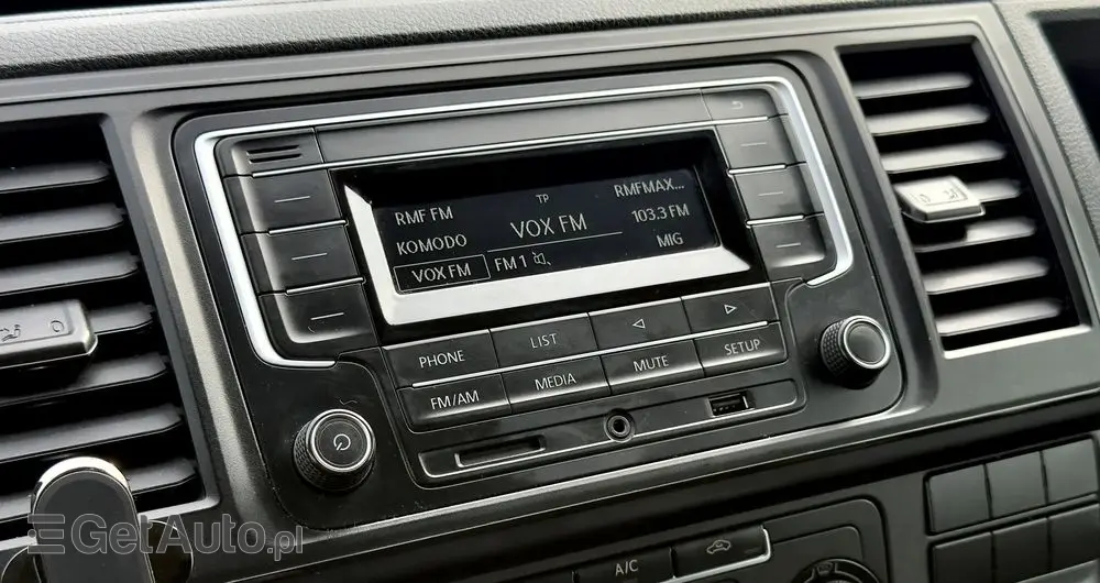 VOLKSWAGEN Transporter DSG Kurz Plus Comfortline