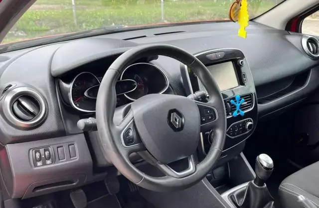 RENAULT Clio 