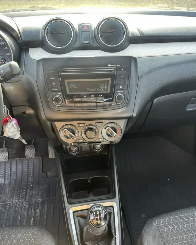 SUZUKI Swift 
