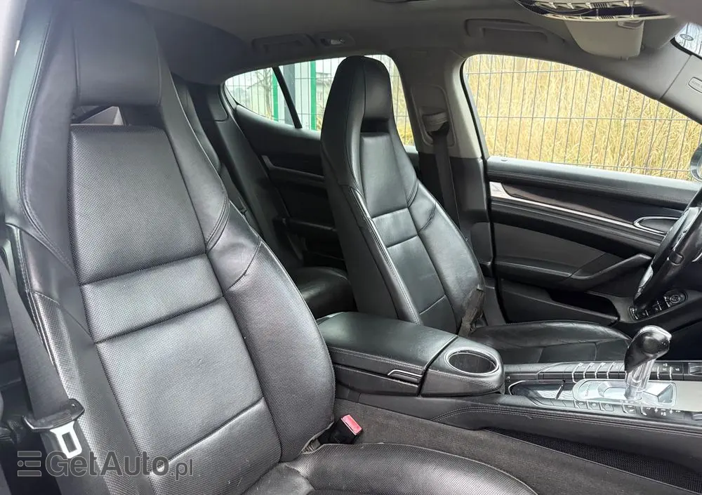 PORSCHE Panamera 4S