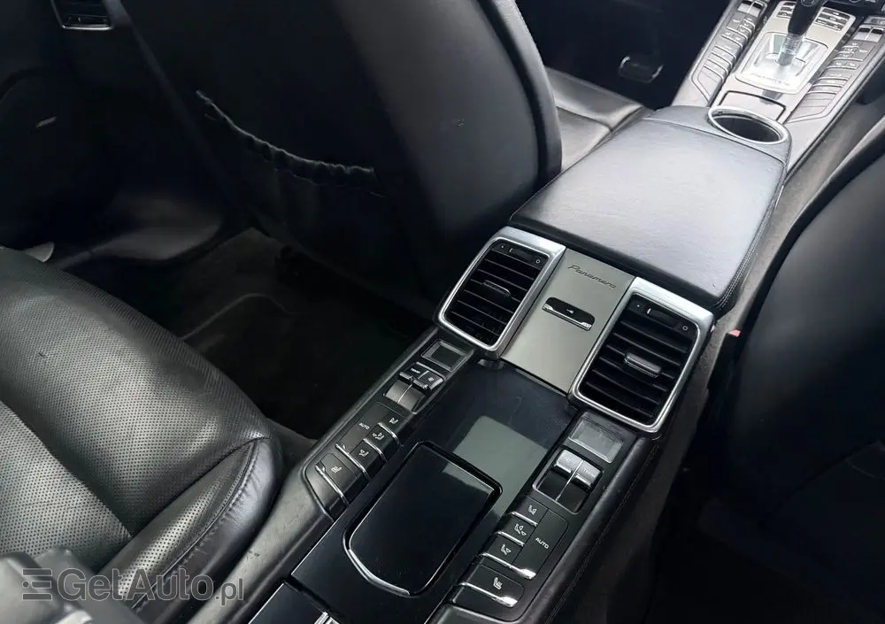 PORSCHE Panamera 4S