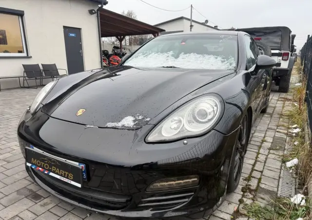 PORSCHE Panamera 4S