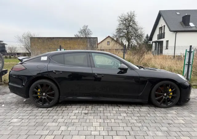 PORSCHE Panamera 4S