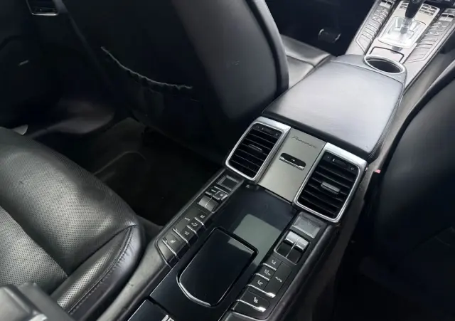 PORSCHE Panamera 4S