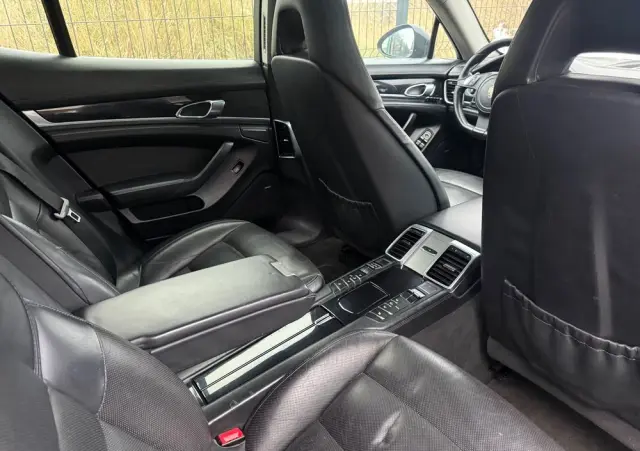 PORSCHE Panamera 4S