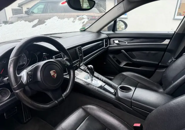 PORSCHE Panamera 4S