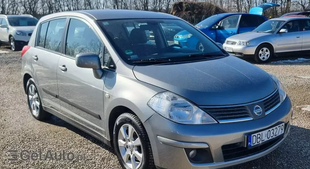 NISSAN Tiida 