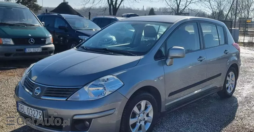 NISSAN Tiida 