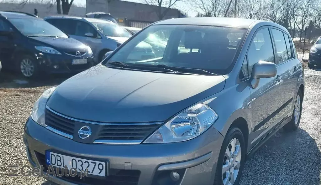 NISSAN Tiida 